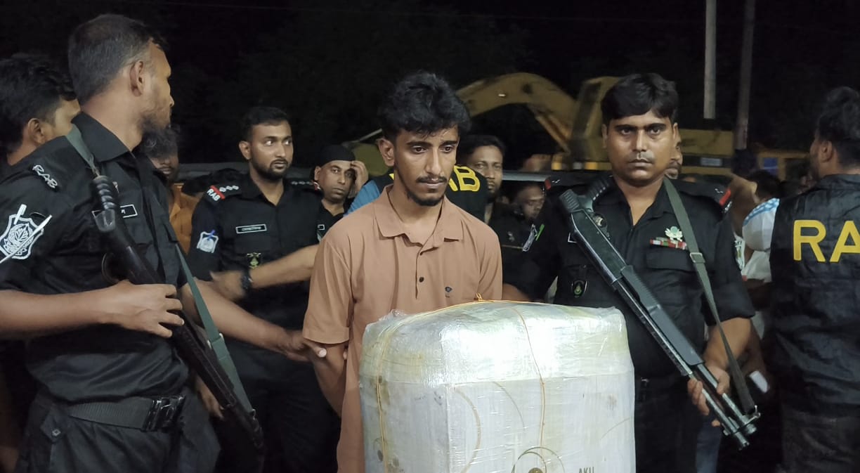 বাগেরহাটে র‍্যাবের অভিযানে গাঁজাসহ যুবক আটক